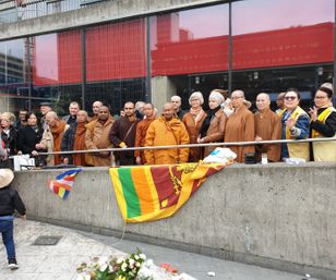 buddhister på manifestation19